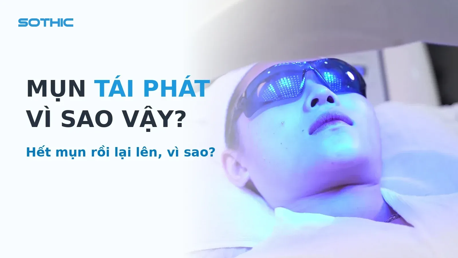 Khách đang chiếu đèn LED xanh trị mụn tại phòng khám, chữ MỤN TÁI PHÁT VÌ SAO VẬY?