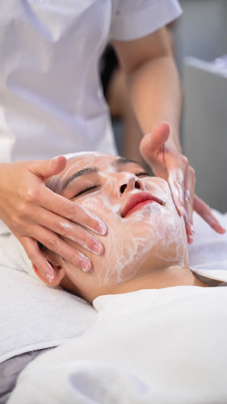 Chăm sóc và làm sạch da nhẹ nhàng sau buổi trẻ hóa tại Sothic