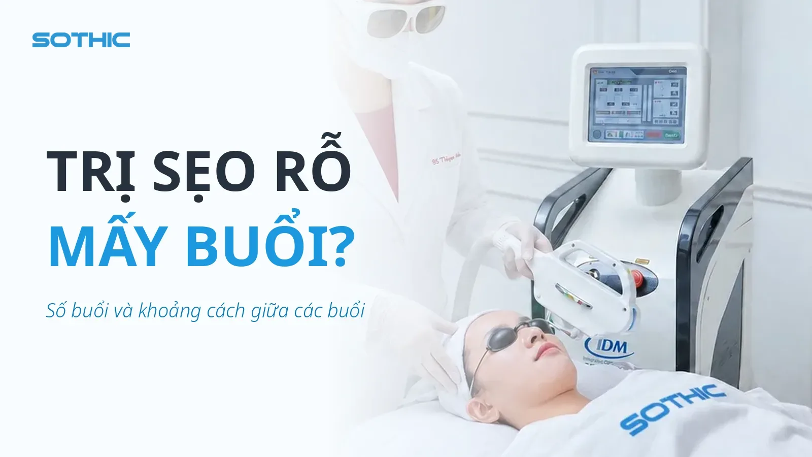 Thumbnail bài viết Trị sẹo rỗ cần mấy buổi — chữ TRỊ SẸO RỖ MẤY BUỔI, ảnh máy IPL đang điều trị