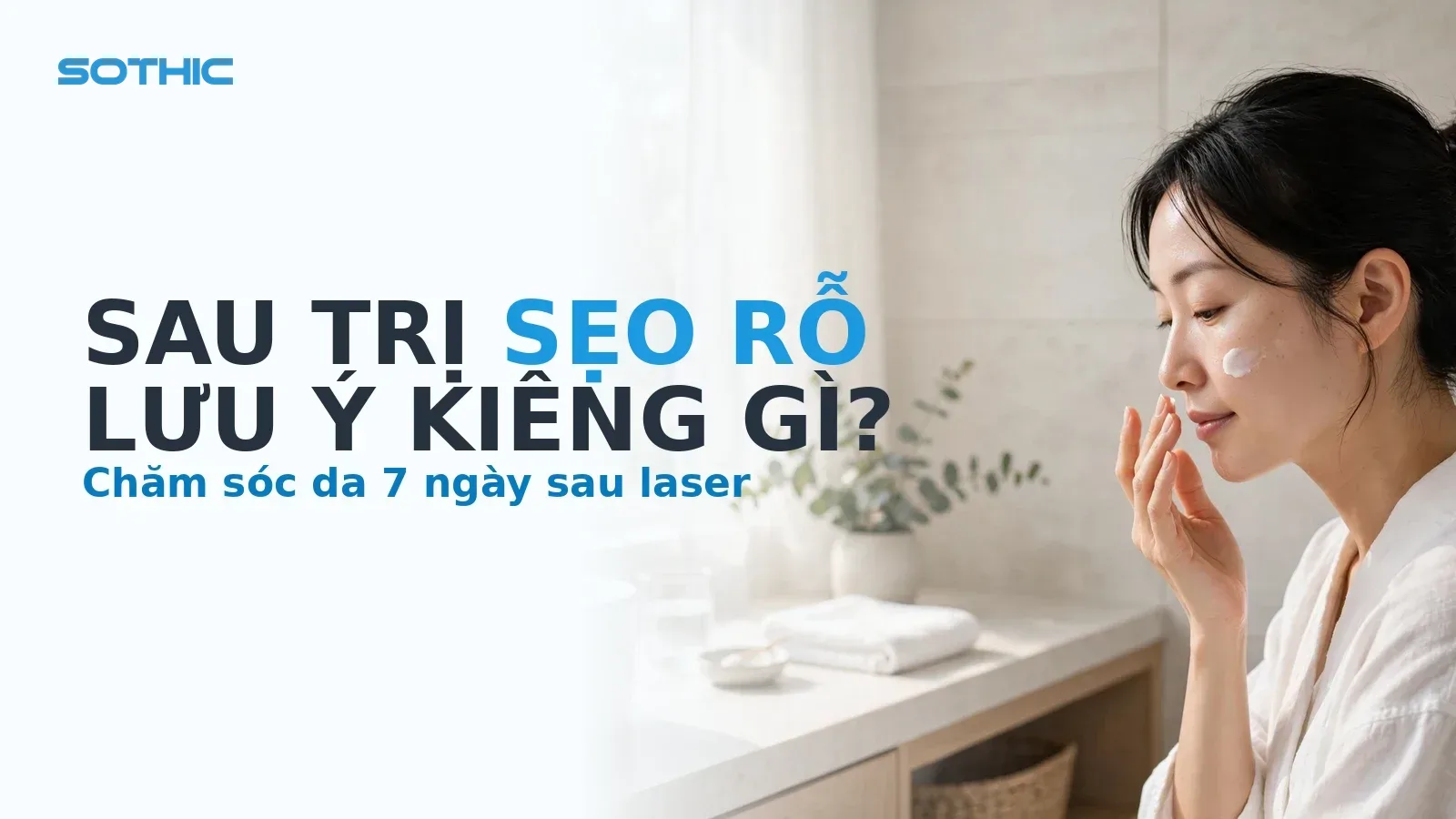 Thumbnail bài viết sau trị sẹo rỗ kiêng gì: phụ nữ châu Á thoa kem dưỡng phục hồi da sau laser